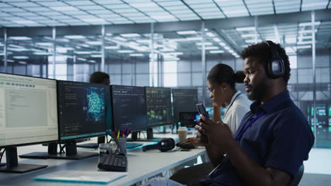 sistemas de monitoreo de personal de it en un centro de datos moderno