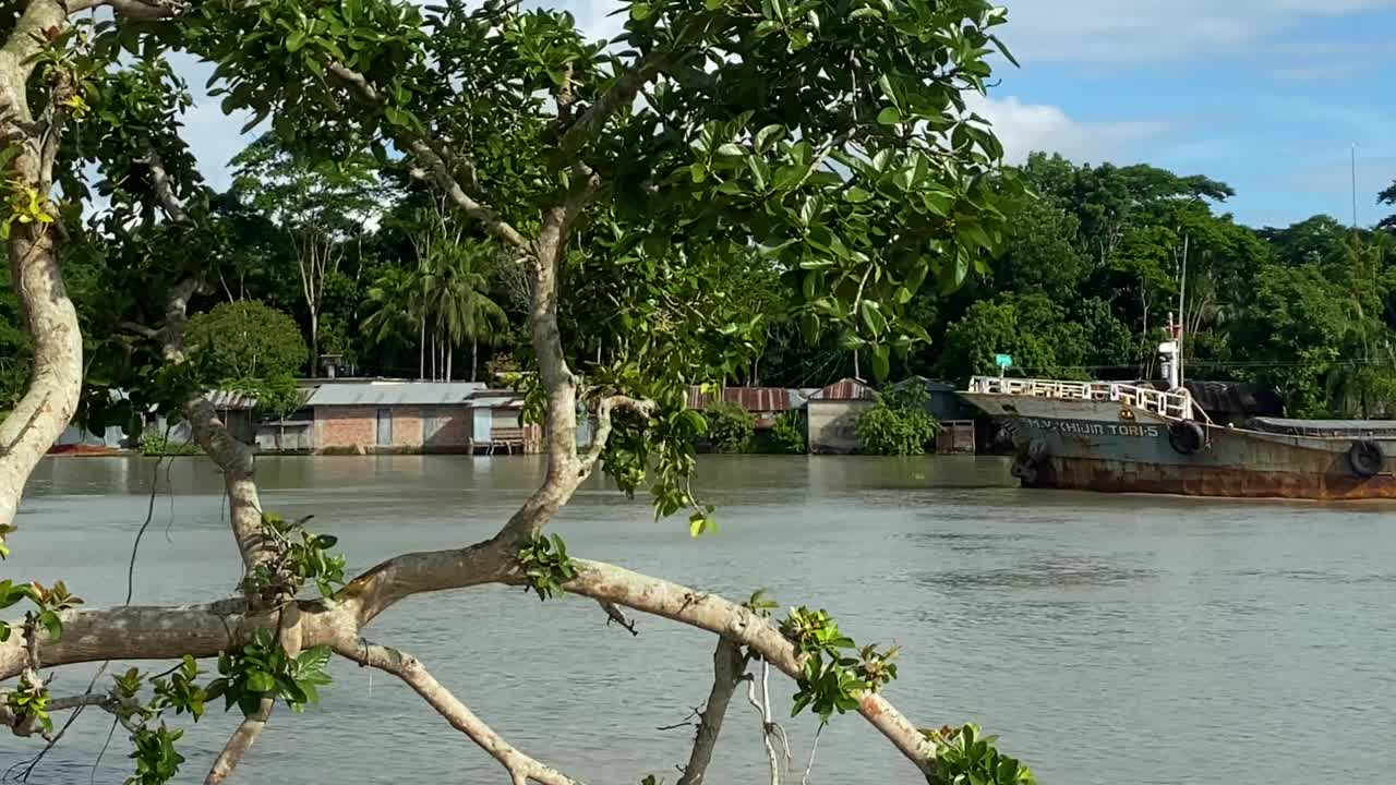 방글라데시에서 화물선의 설정 샷