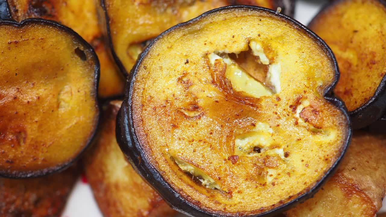 튀긴 가지 조각