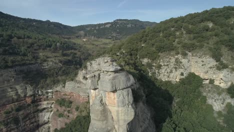 Morro-De-L'abella-Viewpoint-With-Person-Standing-At-Cliff-Edge-In-Tavertet,-Barcelona,-Spain