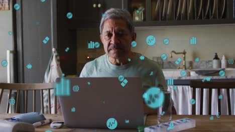 animación del procesamiento de datos con iconos financieros digitales sobre un anciano preocupado que usa una computadora portátil