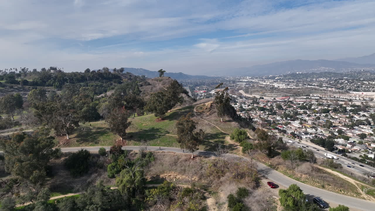 el parque elysian en los ángeles, una vista de la expansión urbana