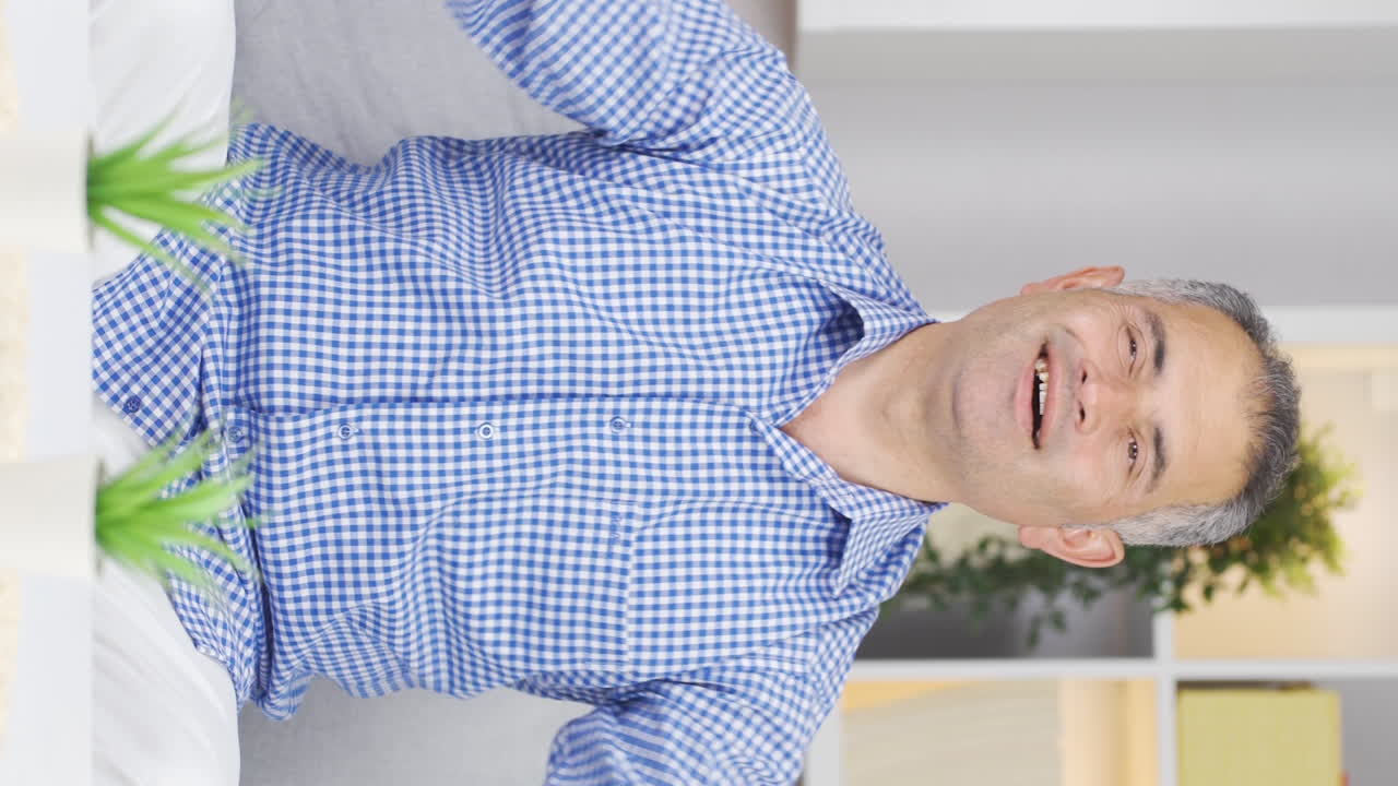 Vertical video of The man who doesn't feel well.