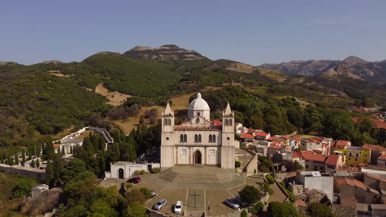 estableciendo una aproximación aérea a la iglesia de santa maría de la nieve en cuglieri