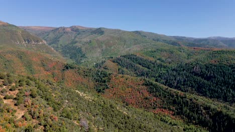 Aerial-View-Of-Utah-Mountain-Ranges-With-Colorful-Trees-During-Fall-Season---panning-drone-shot