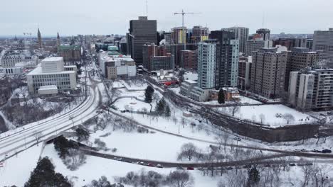 Vista-Aérea-De-Calles-Vacías-Debido-Al-Bloqueo-De-Protesta-En-Ottawa,-Ontario,-Canadá.