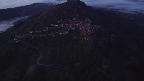 Wide-shot-of-Monsanto-Scenic-mountaintop-village-at-Portugal,-aerial