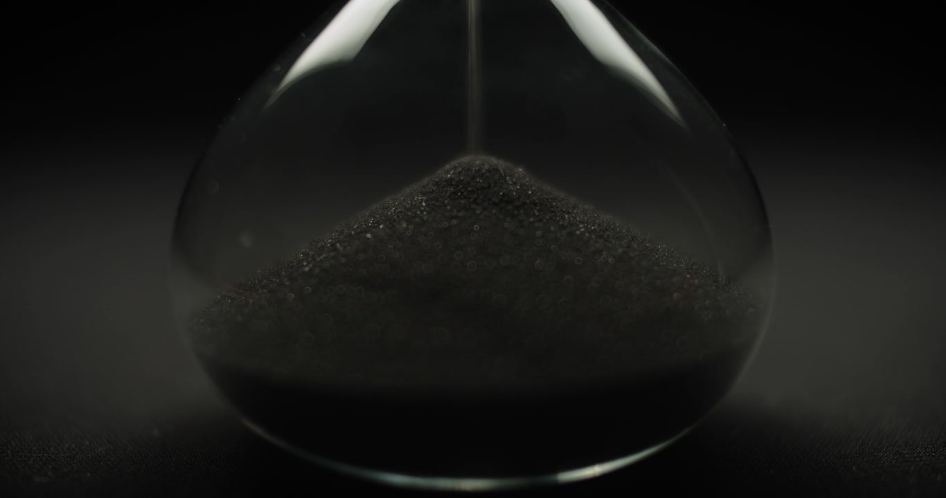 Black sand moves in reverse in sandglass