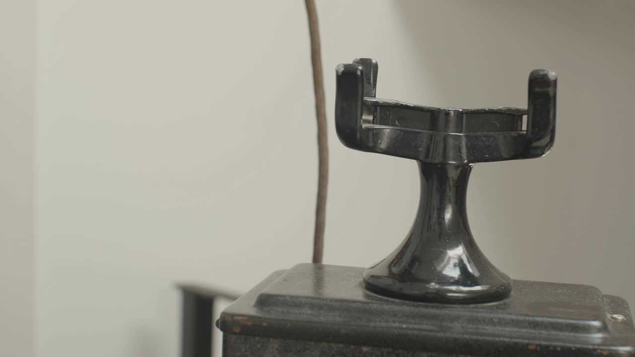 llamando por el viejo teléfono