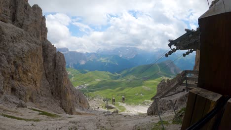 timelapse of coffin cable car lift at sassolungo, dolomites, italy