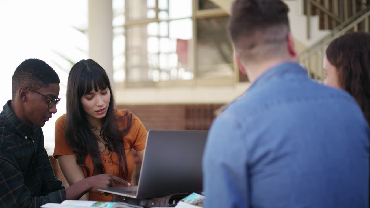 함께 더 많은 노력을 기울이는 것