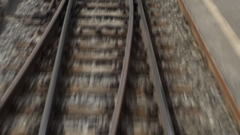 paseo por las vías del tren en suiza
