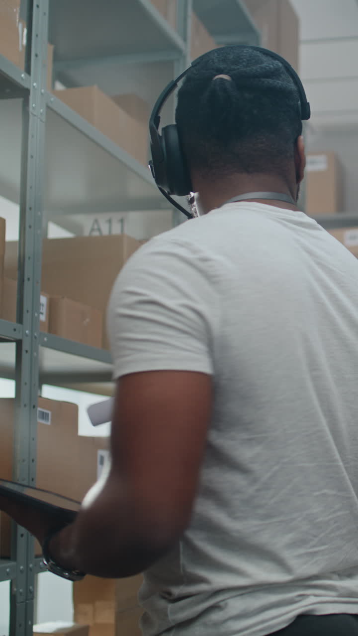 automatización de almacenes y trabajadores humanos