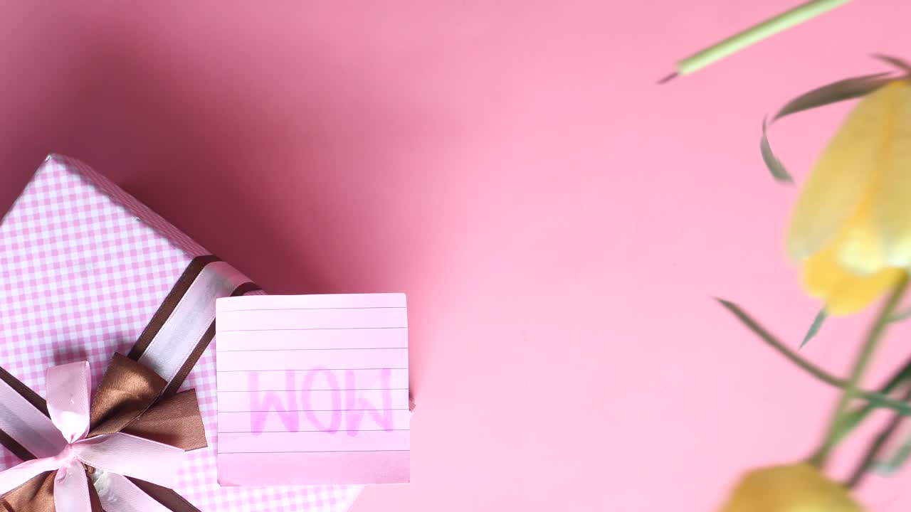 Pink Gift with Tulips and Wow Note