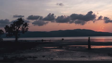 hermoso timelapse de la puesta de sol en la playa de andamán
