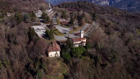 lecco 省 olginate 市區的 consonno 幽靈城的空中景色