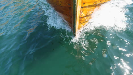 Sjekte-Boat-Sailing-On-A-Sunny-Day-With-Water-Splashing-And-Leaving-A-Wake-On-The-Blue-Ocean-In-Norway