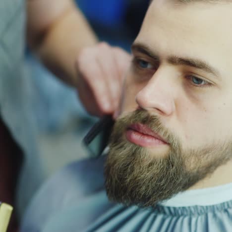 Close-Up-Of-Barber-Working-On-Client's-Hair-And-Beard-04