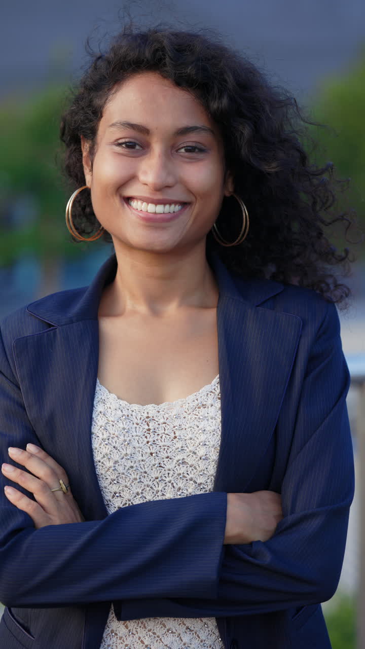 retrato de una mujer de negocios confiada