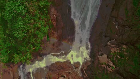 aerial bijagual cascada más alta con reflejo de arco iris en costa riga