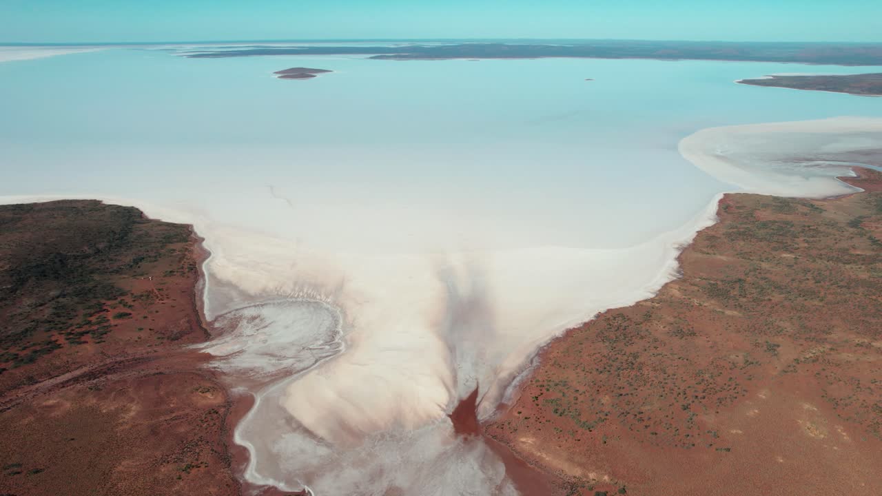 impresionante paisaje del lago gairdner, patrón natural del gran lago salado en el sur de australia, retroceso aéreo
