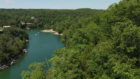 Aerial-Reveal-Of-Hogscald-Hollow-And-Bluff-On-Beaver-Lake-In-Arkansas,-USA