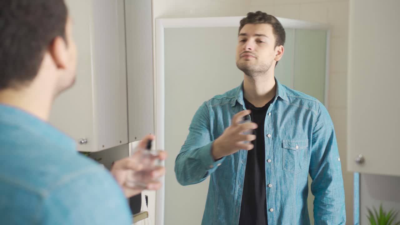 향수를  ⁇ 러요. 개인 관리