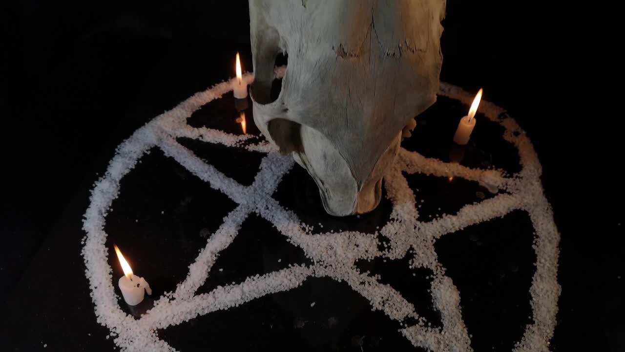 метафорическая натюрморт оккультных символов