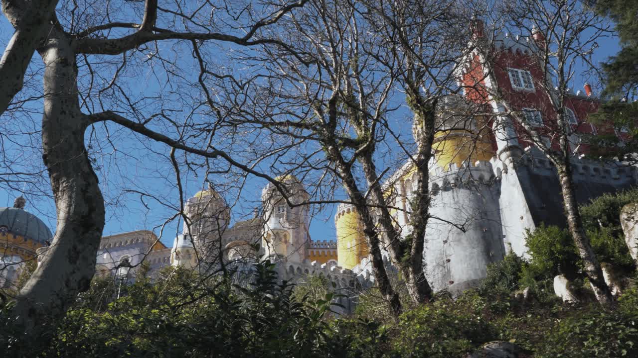 葡萄牙歷史悠久的佩納宮殿 (pena palace) 的景色