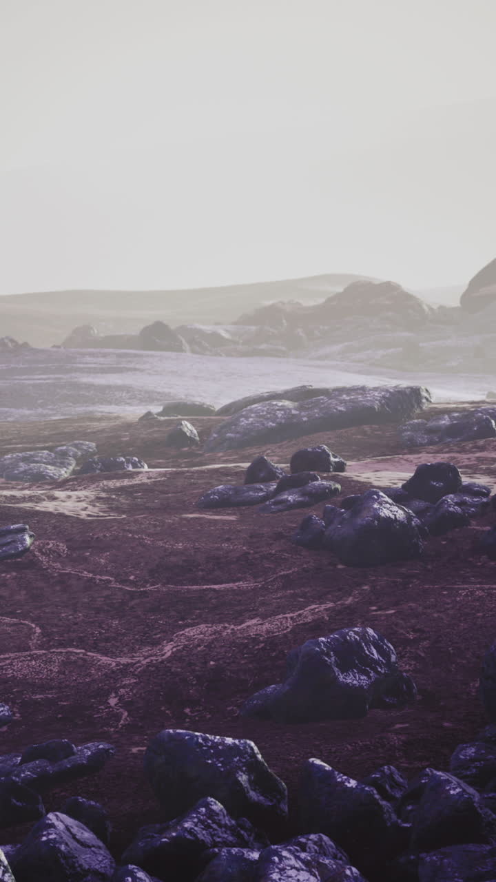 paisaje pintoresco con hermosas montañas de nieve en nubes bajas