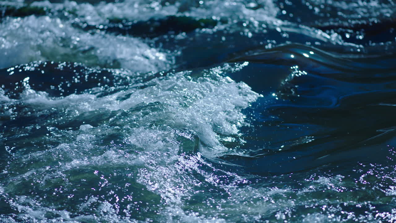 강 의 강류 의 느린 영상