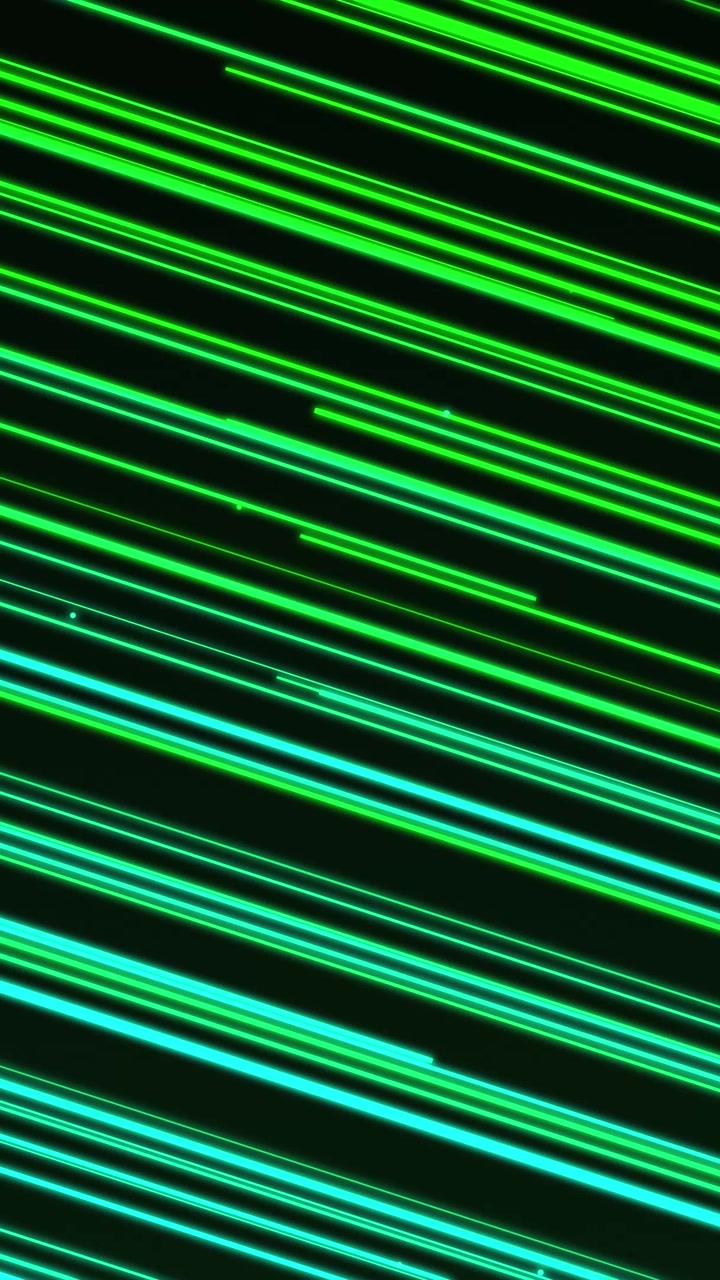 Video verticale di linee astratte verdi diagonali luminose che si muovono rapidamente su sfondo nero