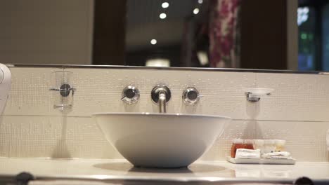 modern hotel bathroom with white sink and amenities