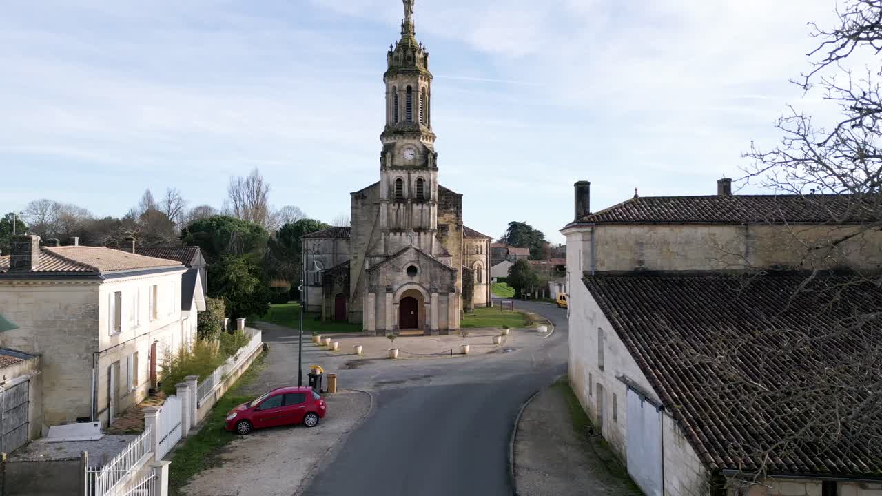 Chiesa di Notre-Dame a Bayon-sur-Gironde, Francia - sorvolo aereo
