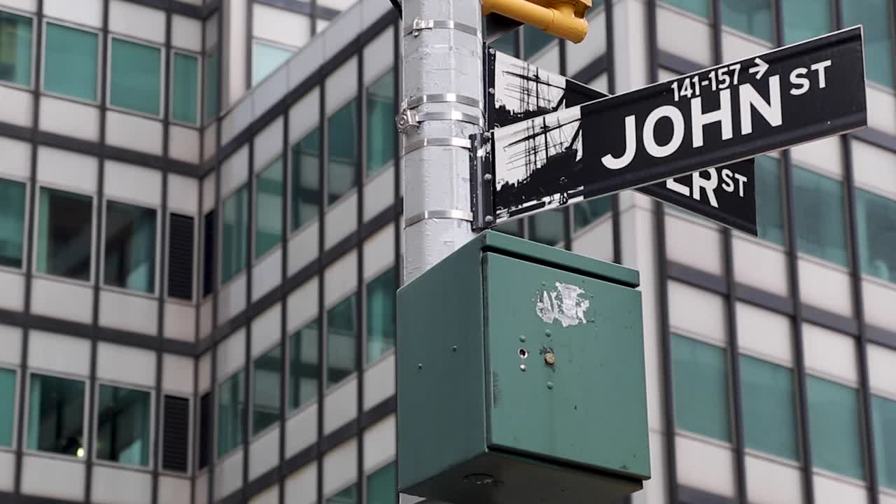 nieve en las calles del distrito financiero, el centro de la ciudad de nueva york durante el invierno