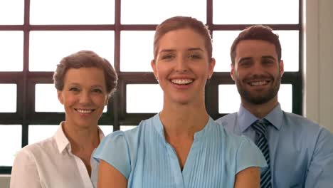 Portrait-of-smiling-business-team-standing-with-arms-crossed