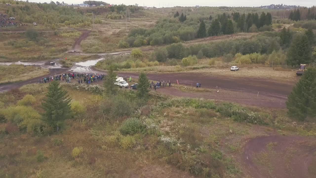 evento de carreras fuera de carretera con espectadores