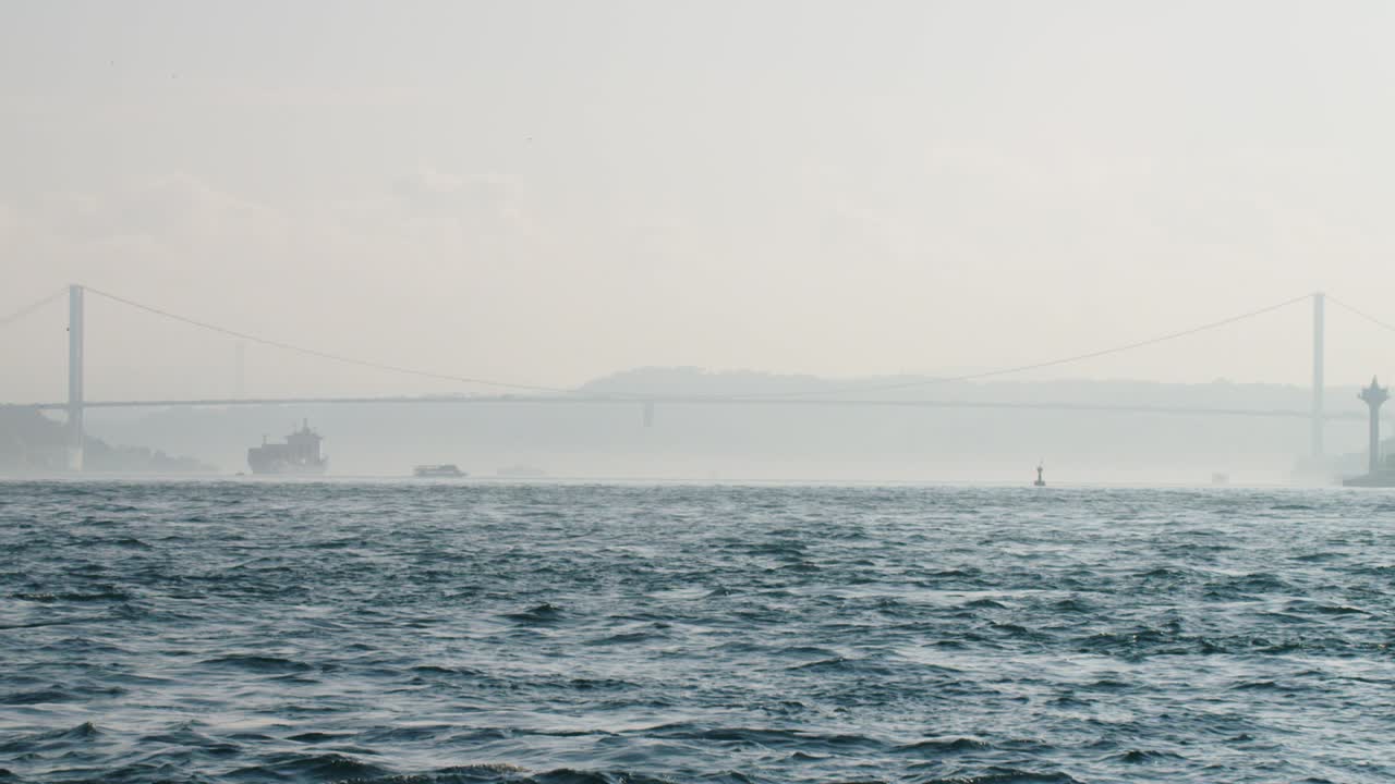 터키 이스탄불 보스포루스 해가 지는 구름이 가득한 하늘, 배, 해파리, 바다, 이스탄불