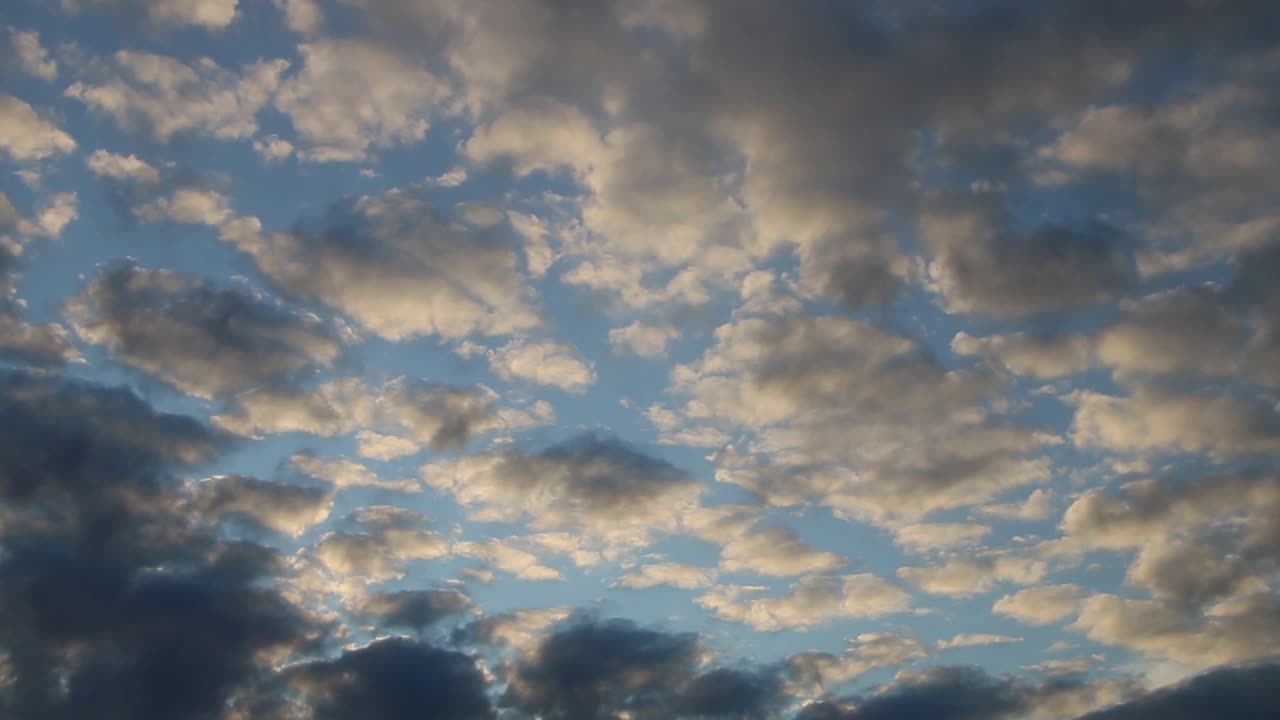 un lapso de tiempo de nubes moviéndose