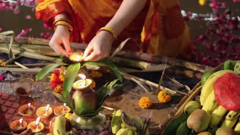 Anhänger-Führen-Heilige-Rituale-Auf-Dem-Festival-Aus-Einem-Anderen-Blickwinkel-Durch.-Das-Video-Wurde-Anlässlich-Des-Chhath-Festivals-Aufgenommen,-Das-Am-28.-Oktober-2022-In-Nordindien-Gefeiert-Wird