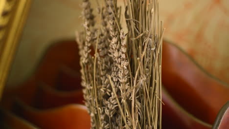 presentación de lavanda seca. tiro de cerca y de inclinación