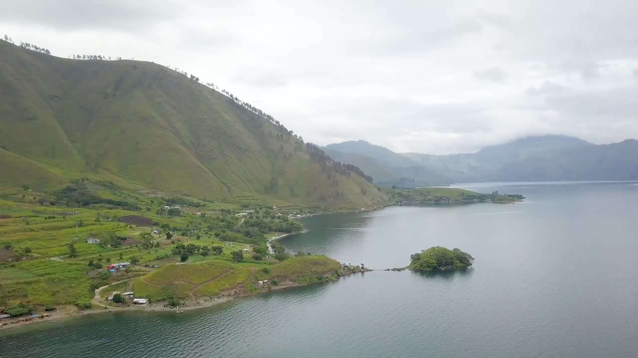 lago toba norte de sumatra medan avión no tripulado aéreo 4k