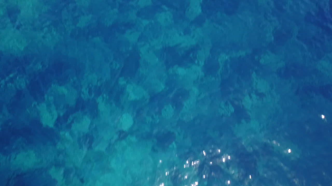 크루즈를 위해 바다 물에서 여행, 항공 및 보트