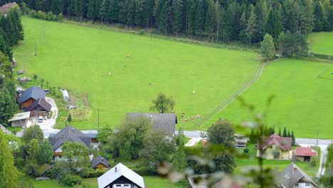 Lapso-De-Tiempo-Del-Hermoso-Pueblo-De-Gozd-Martuljek-En-La-Parte-Norte-De-Eslovenia-Cerca-De-Kranjska-Gora