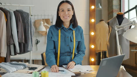 diseñador de moda en el trabajo