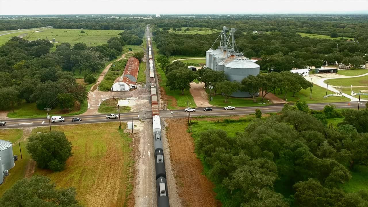 풀백으로 촬영한 드론
