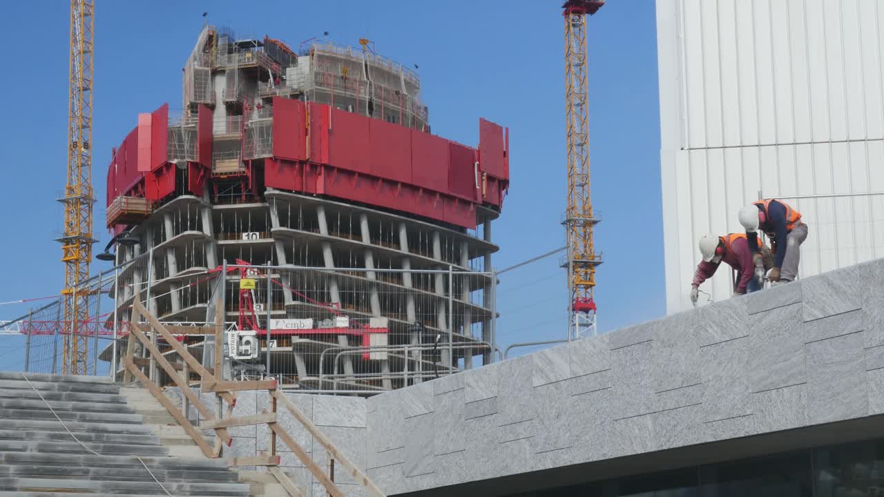 ciudad de milán. construcción de la torre generali. mano de obra de los trabajadores