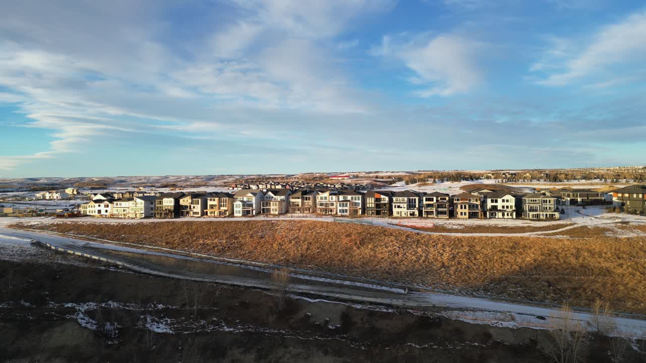 el barrio de keith rockland park en calgary alberta visto desde un punto de vista aéreo de drones