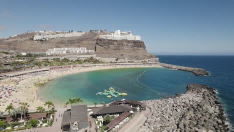 Idyllic-setting-of-massive-Playa-de-Amadores-beach,-Canary-Islands