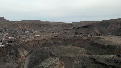 La-Ciudad-De-La-Verkin-En-El-Desierto-Del-Sur-De-Utah---Retirar-La-Revelación-Aérea